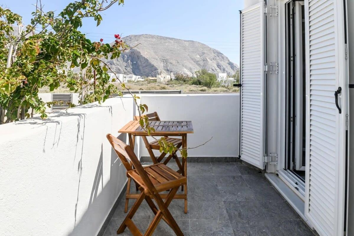 Santorini Life Vibrant Only 50m From The *
