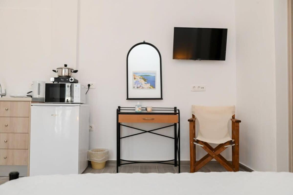 Santorini Life Vibrant Only 50m From The Apartment Perissa (Santorini)