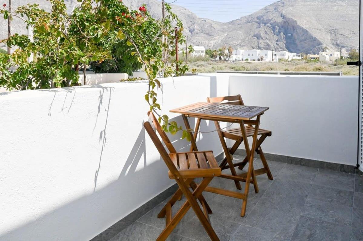 Santorini Life Vibrant Only 50m From The